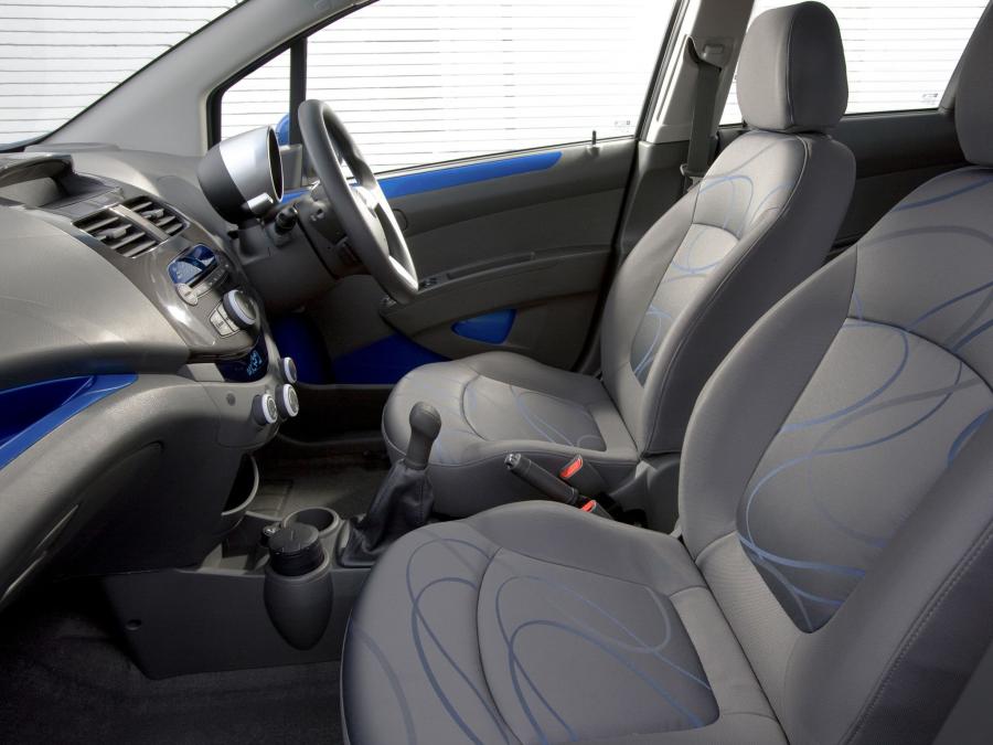  Chevrolet Spark 2011 года  (UK) (фото 15 из 16)